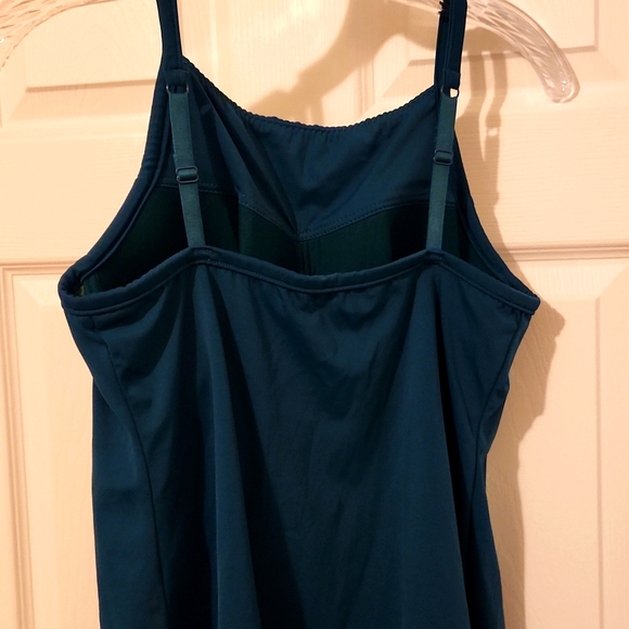 Norm Thompson Tank with Built in Bra, 38B - Picture 2 of 6